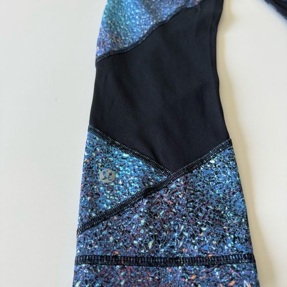 Lululemon Pace Rival Crop 22” Strive Multi Black Blue Mermaid Galaxy Size 4 - Picture 10 of 16